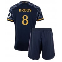 Dětský fotbalový dres Real Madrid Toni Kroos #8 2023-24 Venkovní Krátký Rukáv (+ trenýrky)